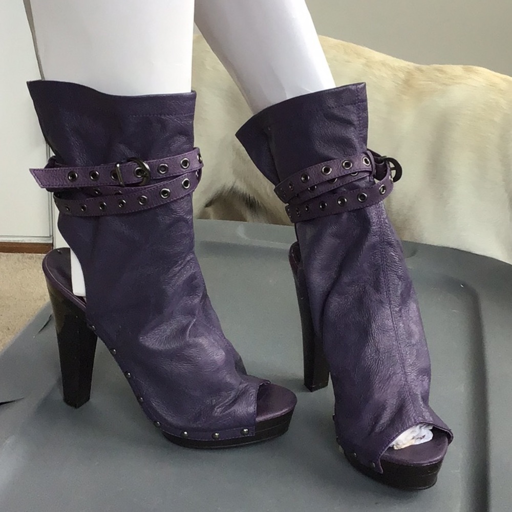 Purple Gwyneth heels. Size 8. Good condition.